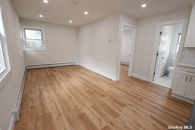 Primary Photo - 74 Davis St