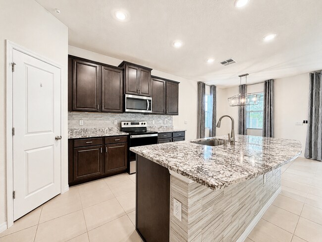 Building Photo - 12544 Shining Willow St