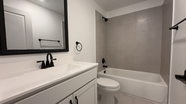 Building Photo - Stylish 3-Bed, 3-Bath Townhouse Oasis in Riviera Beach