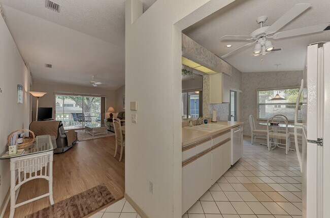 Building Photo - GEORGOUS 2 BEDROOM, 2BATHROOM, TURN KEY FU...