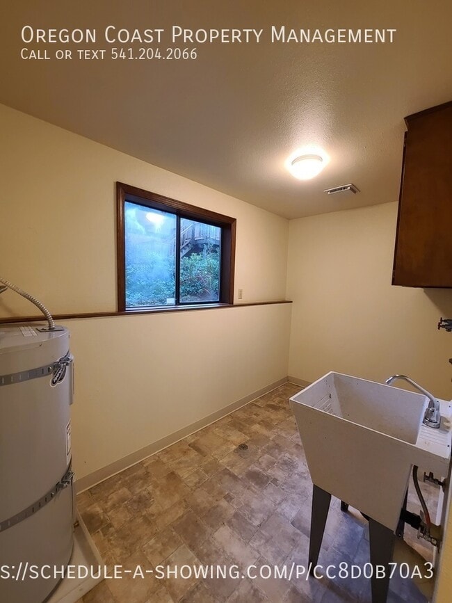 Building Photo - 835 Manzanita Ave