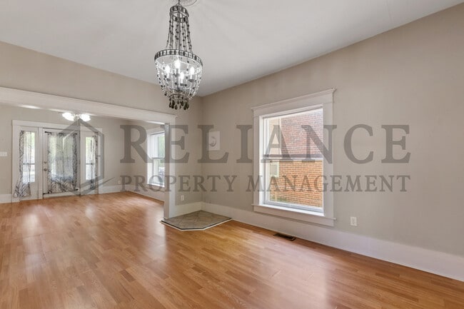 Building Photo - 1923 N Burns Ave