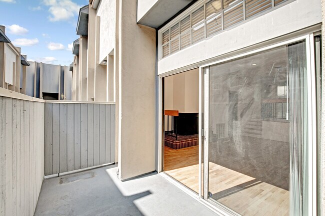 Building Photo - 1138 20th St