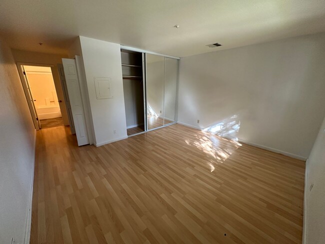 Building Photo - 1 Bed 1 Bath Condo In Walnut Creek