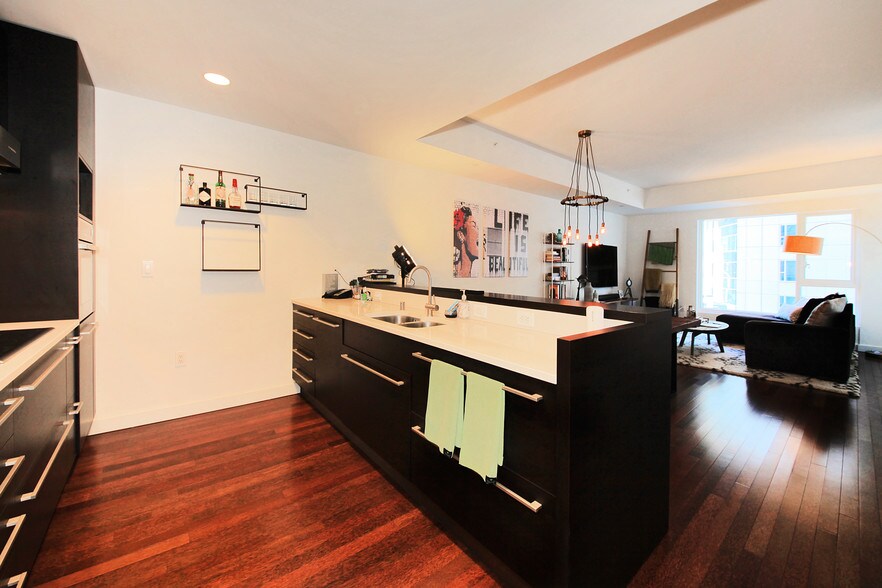 Building Photo - 6250 HOLLYWOOD Blvd