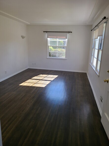 Living Room - 1614 S Wooster St