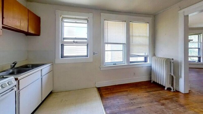 Building Photo - 133 E Gorham St