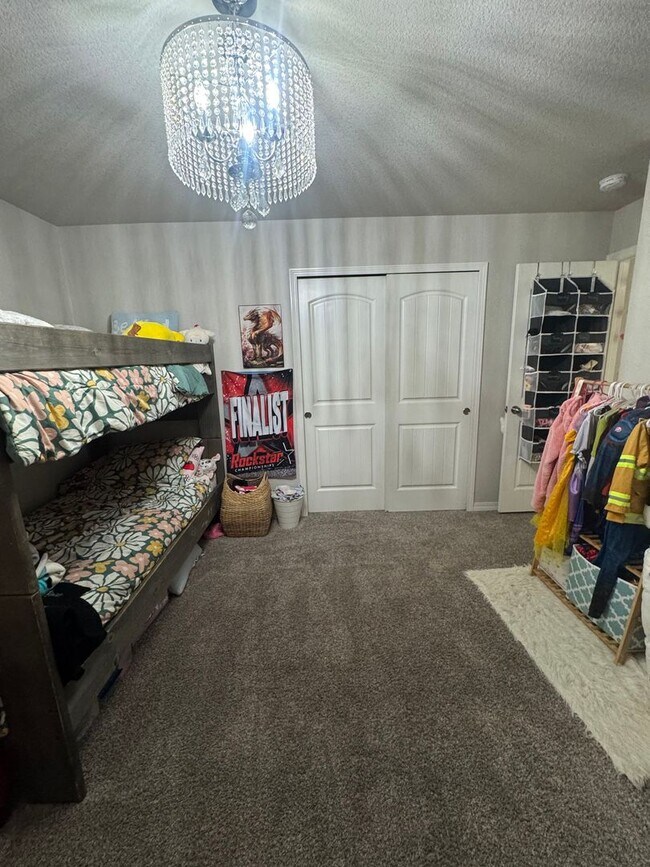 Building Photo - 3 Bed 2.5 Bath Home in Fountain Available in June