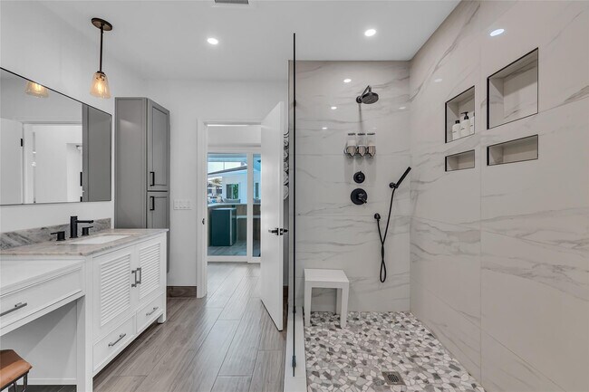 Building Photo - 3108 NE 42nd Ct