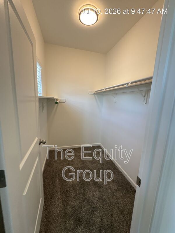 Building Photo - 735 S Pinkham St