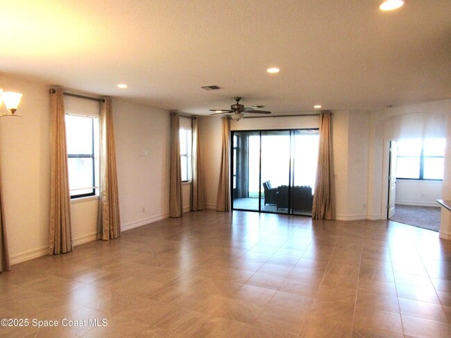 Building Photo - 3398 Addison Dr