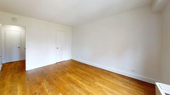 Building Photo - 220 E 63rd St