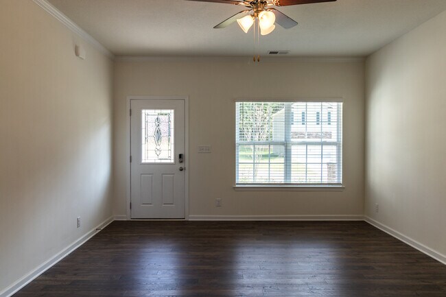 Building Photo - 4831 Birchcrest Ln