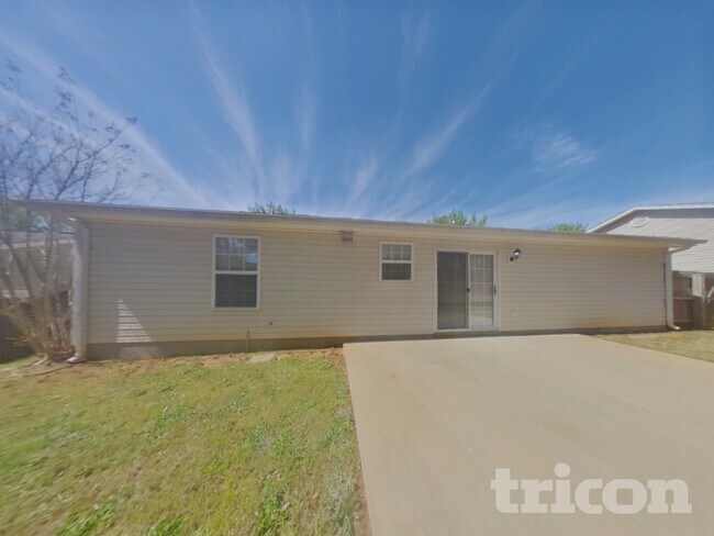 Building Photo - 204 Yukon Dr