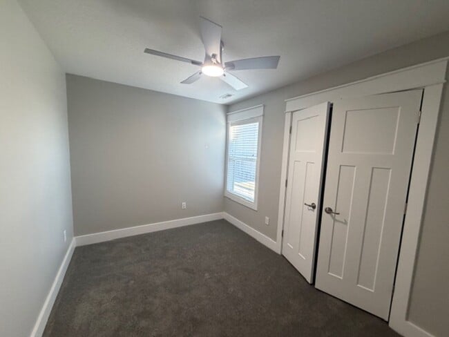 Building Photo - Portlock Square