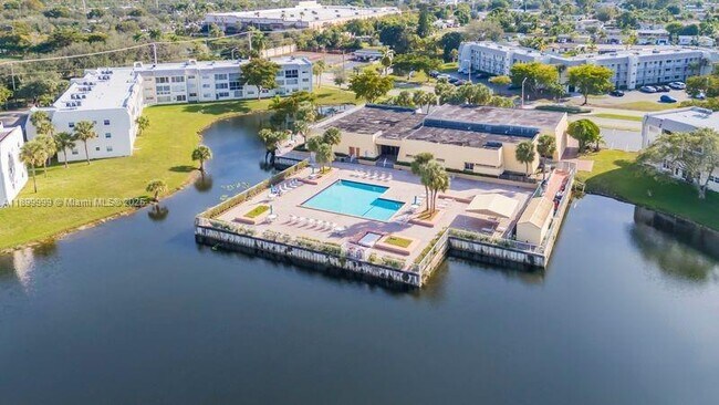 Building Photo - 8300 Sunrise Lakes Blvd