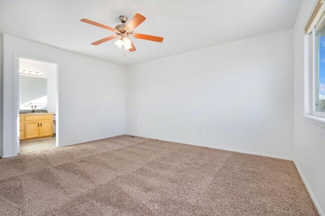 Building Photo - 326 Moss Rock Way