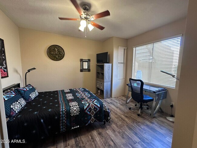 Building Photo - 11011 N Zephyr Dr