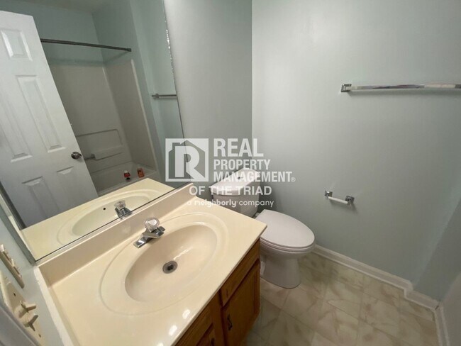 Building Photo - Two Bed / Two Bath Condo near Urban Loop