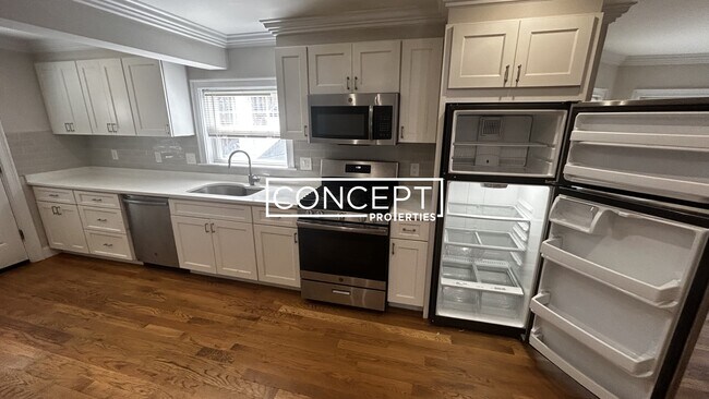 Building Photo - 64 Gordon St