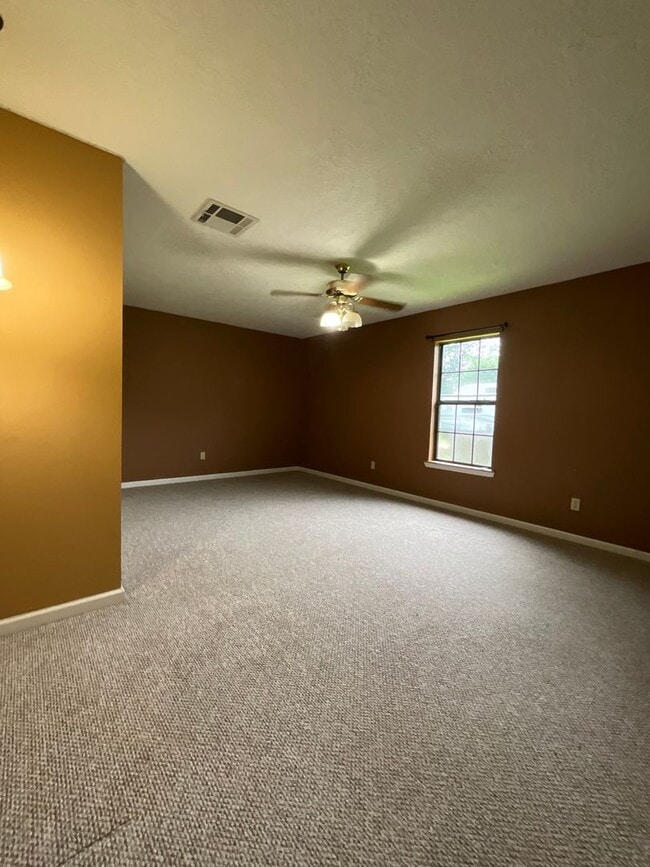 Building Photo - 106 Burnley Dr