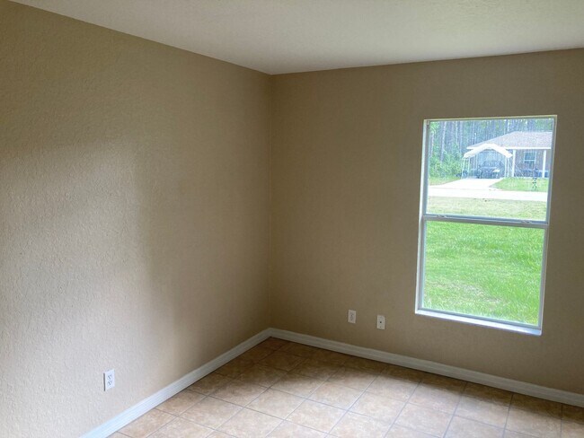 Building Photo - 3/2 Home Silver Springs Shores