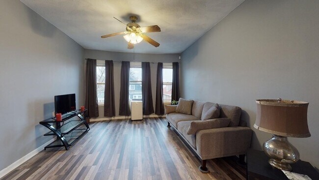 Building Photo - 12 Bentham Rd