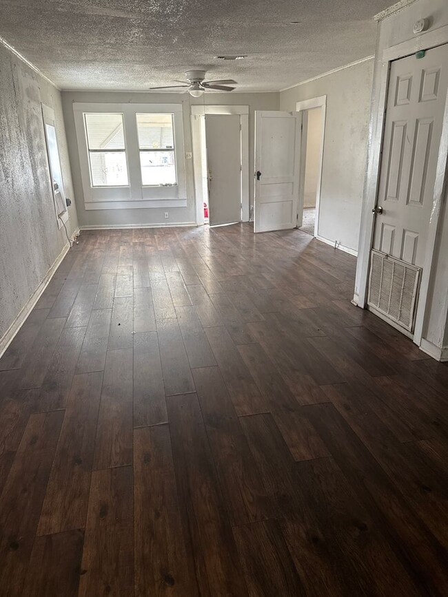 Building Photo - 1828 Scott-