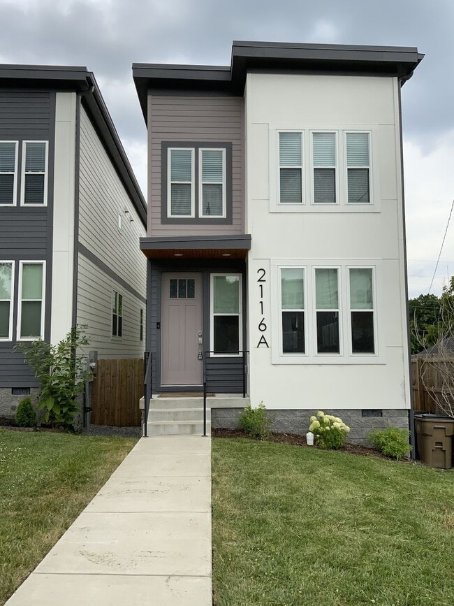 Primary Photo - charming 3 bedroom, 3 bathroom home locate...