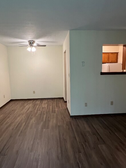 Building Photo - 2065 Sutton Ave