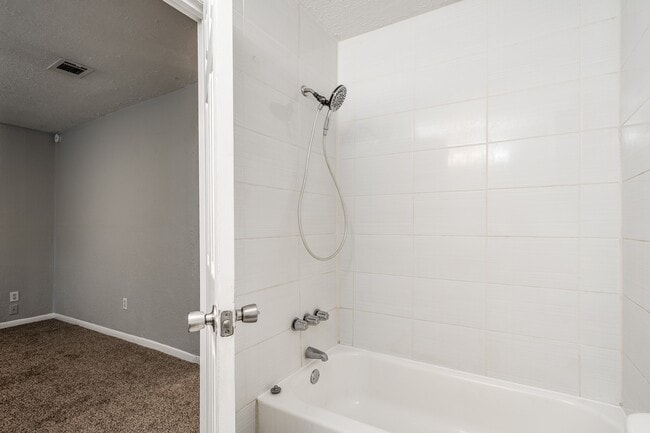 Building Photo - 318 Blue Tail Dr