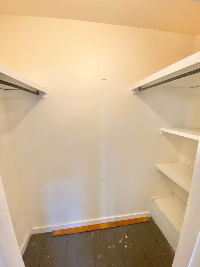 Building Photo - 81-83 Monroe Street