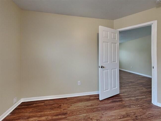Building Photo - 22270 Queenbury Hills Dr