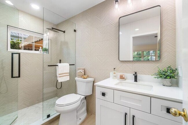 Building Photo - 518 Gardenia Terrace