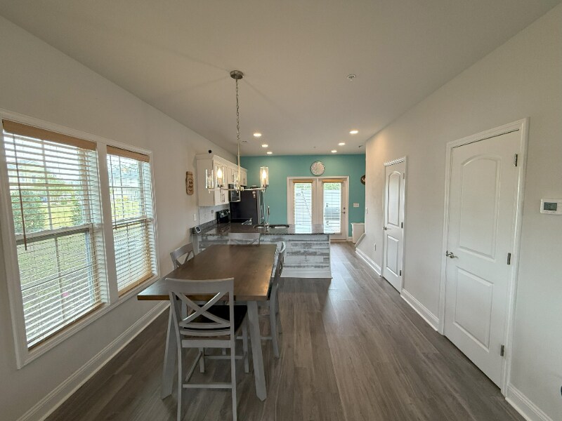 Building Photo - 812 Moen Pl