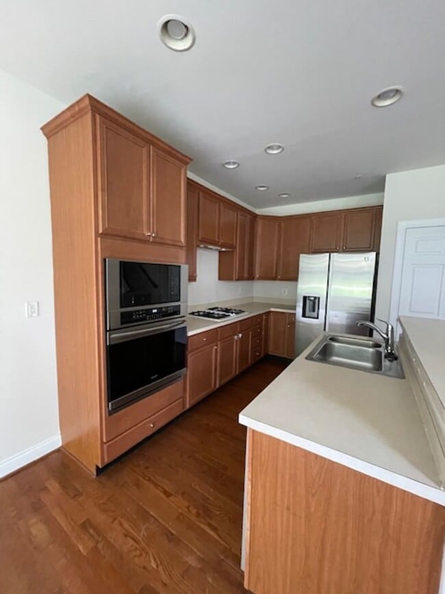 Building Photo - SPACIOUS TH IN CLARKSBURG