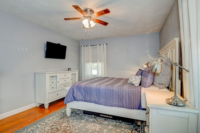 Building Photo - ONE LEVEL LIVING at it's FINEST in the SOU...