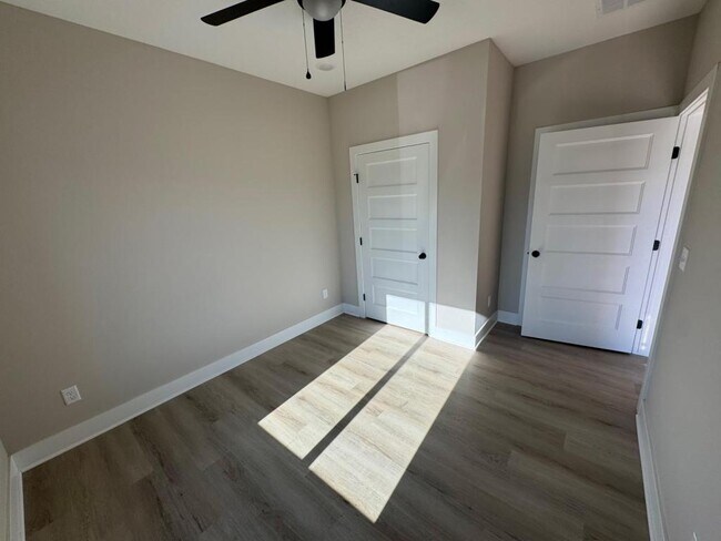 Building Photo - 5517 Bressler Dr