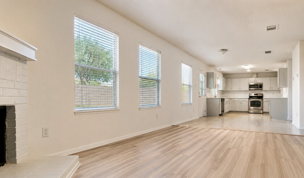 Building Photo - 3608 Willow Creek Trl