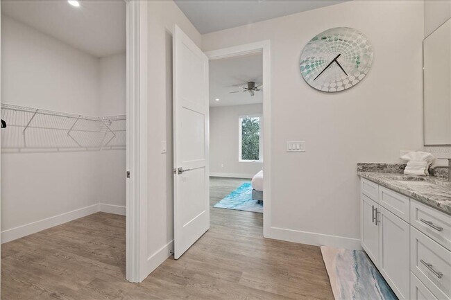 Building Photo - 623 Petit Wy