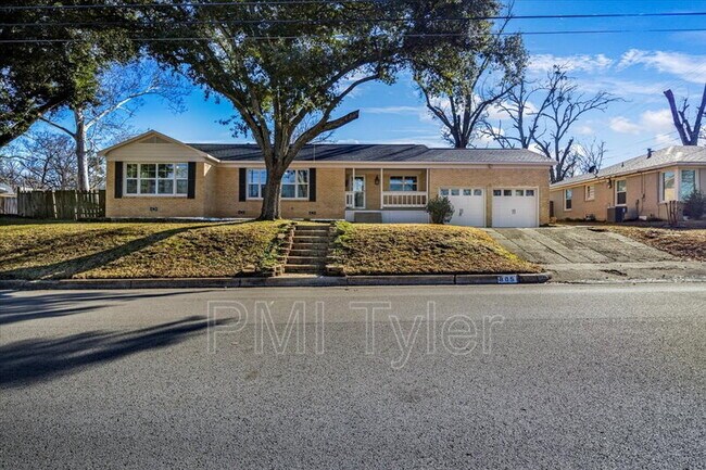 Primary Photo - 805 Wilma St