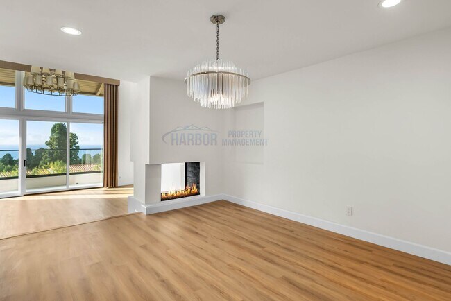 Building Photo - Palos Verdes Estates luxury home is now av...