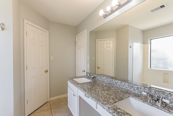 Building Photo - 3015 Quail Run Dr