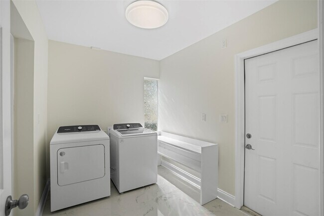 Building Photo - 2116 SE 18th St