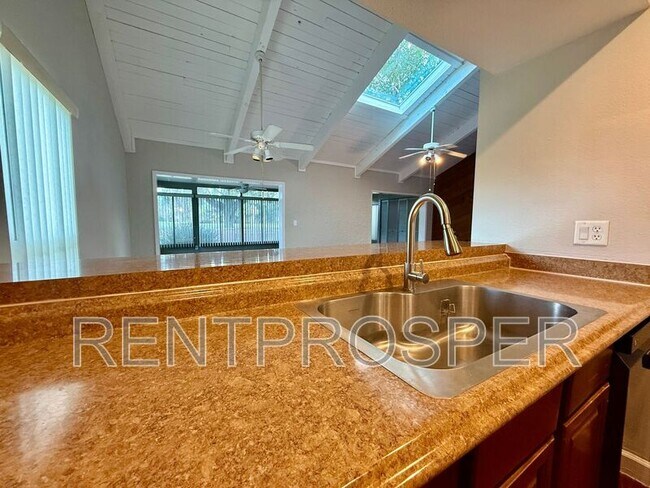 Building Photo - 1103 Dappled Elm Ln