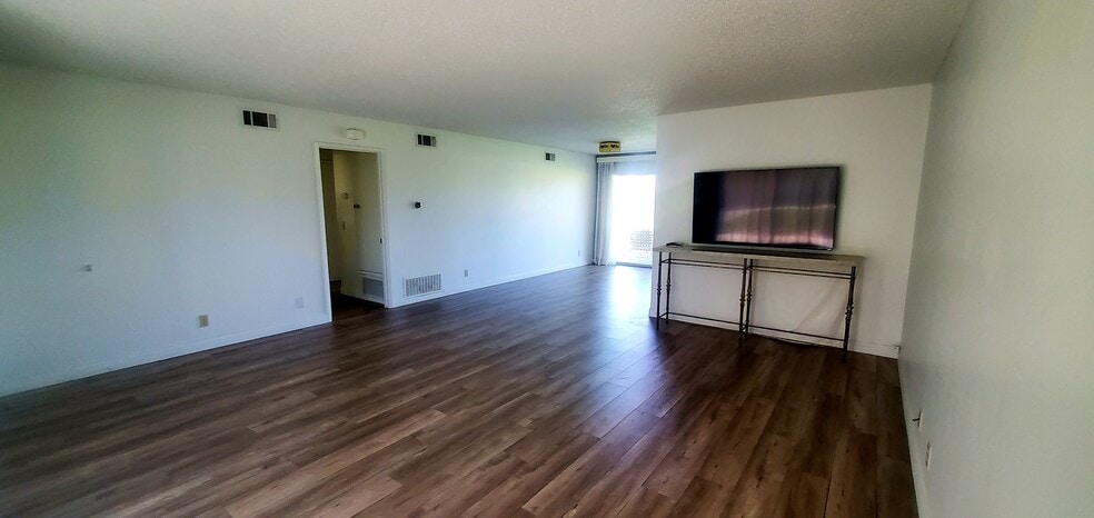 Building Photo - 2220 S Calle Palo Fierro