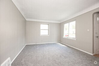 Building Photo - 3 BED 1 BATH SINGLE FAMILY HOME IN BEAUTIF...