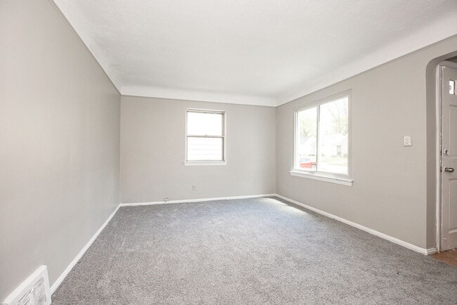 Primary Photo - 3 BED 1 BATH BEAUTIFUL SINGLE FAMILY HOME ...