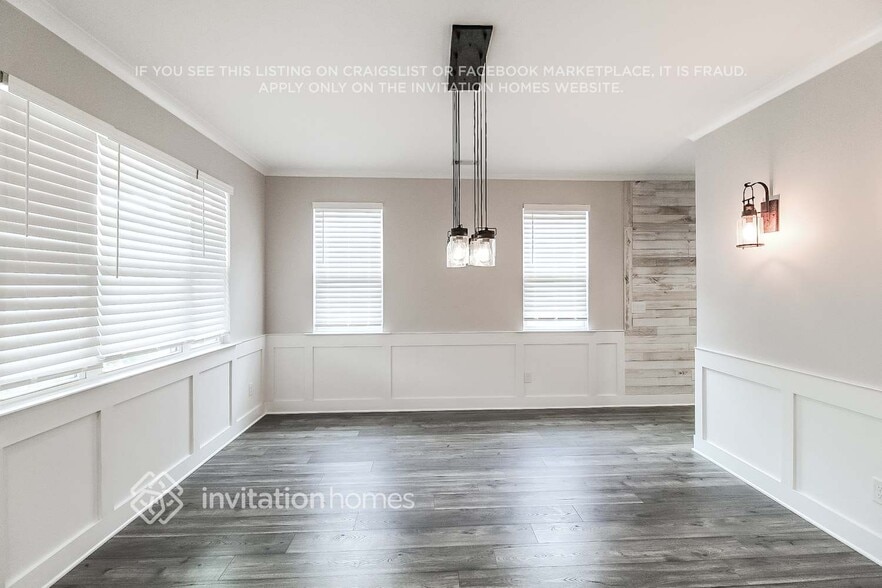 Building Photo - 98 Mission Oak Dr SE