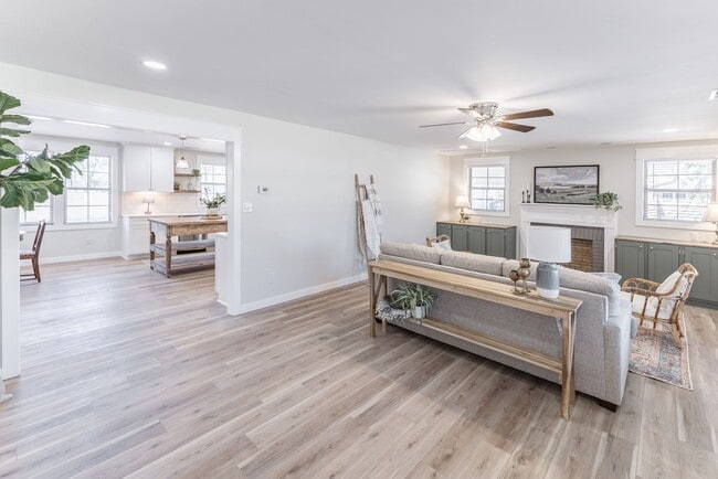 Building Photo - Gorgeous 3/2 Home in Athens!